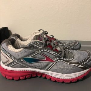 Brooks ghost shoes